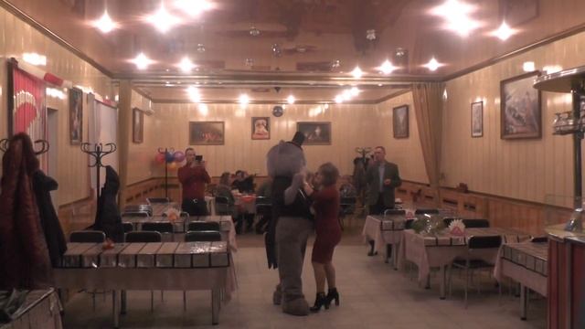 Танец .Подарок имениннице .Мишка Тедди Кафе "Айида" смотреть онлайн