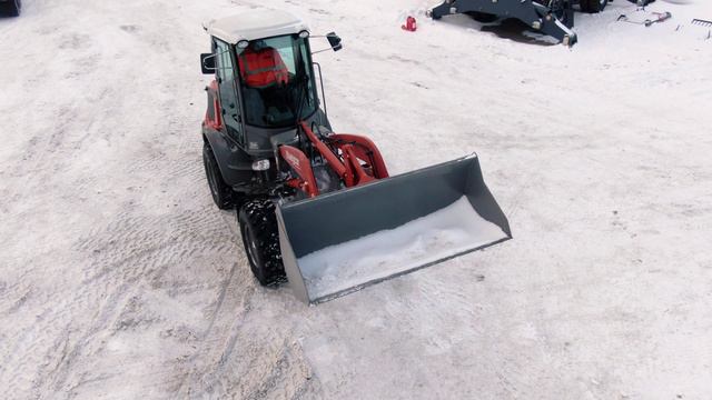 фронтальный погрузчик с поворотной стрелой
