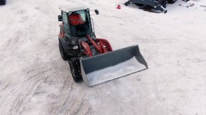 фронтальный погрузчик с поворотной стрелой