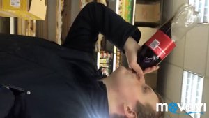 2 л кока-колу выпил за минуту