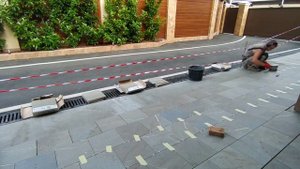 укладка пандуса из керамогранита на улице