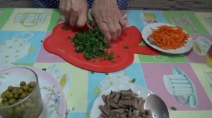 салат с вареными сердечками, огурцом, горошком