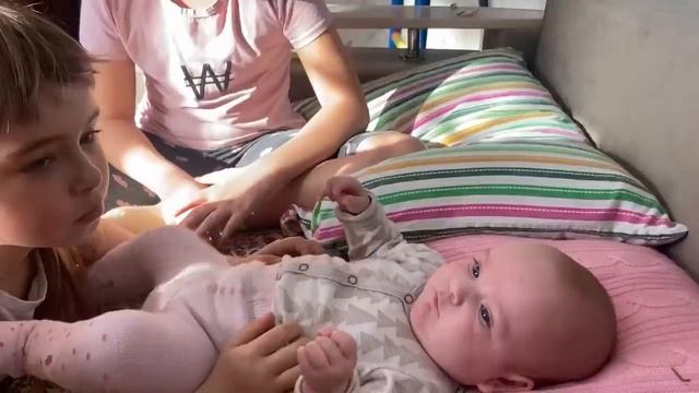 Муж вернулся ночью. Подарок Дарине . Моем машину. смотреть онлайн