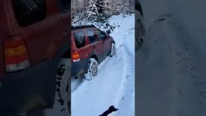 ford escape 3.0 XLT at snow