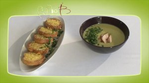 Суп-пюре из двух видов гороха с сырными тостами