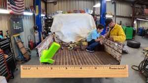 Cutting And Wedging The Bed On The FJ45 Ultimate Rock Crawler!