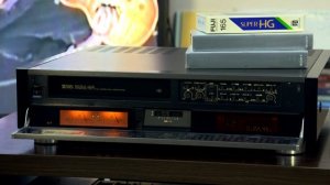 TOSHIBA A-VS1 S-VHS стерео видео магнитофон со стрелочными индикаторами.