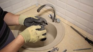 Установка смесителя на кухонную мойку / Faucet installation on kitchen sink