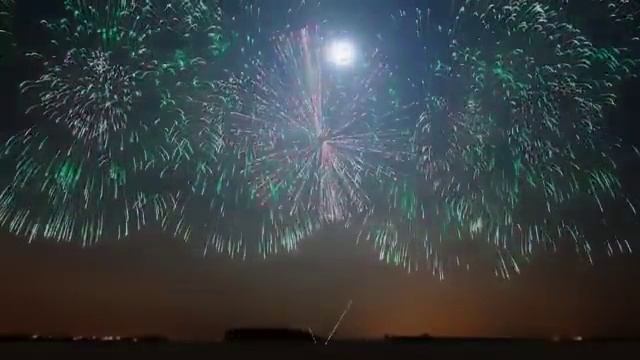Китайцы устроили салют в Новогоднюю ночь 2018 года под Благовещенском.