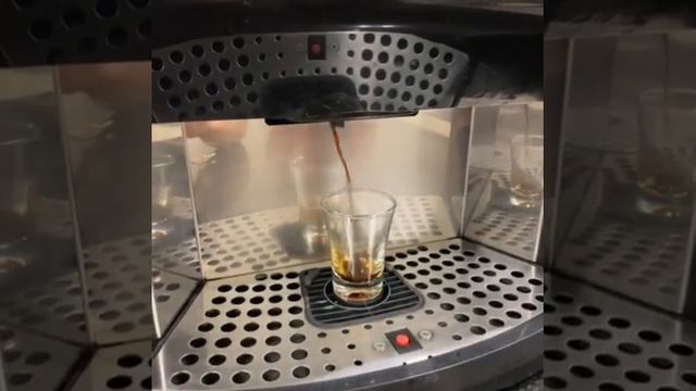 Máquina de Café Multi-bebidas Saeco Phedra Cappuccino Chocolate Leite смотреть онлайн