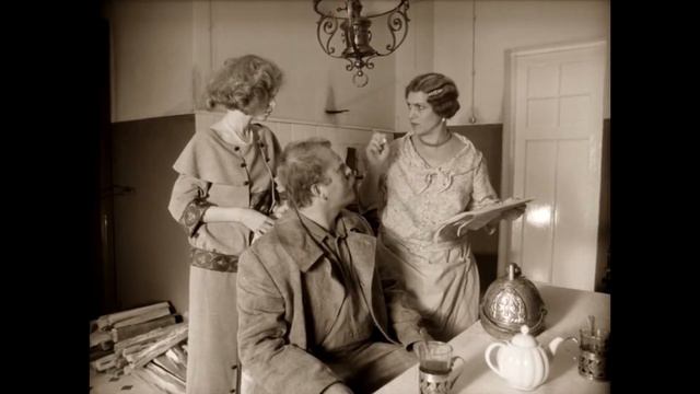 4-го мая 1925 года Земля налетит на небесную ось смотреть онлайн