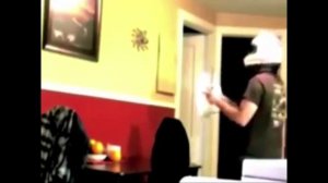 видео паук прыгает на экран