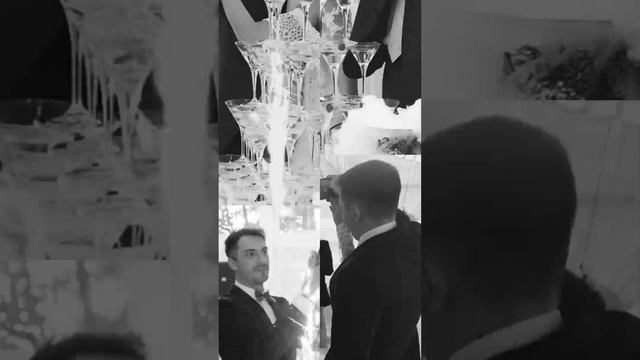 Пирамида из 35 бокалов с шампанским