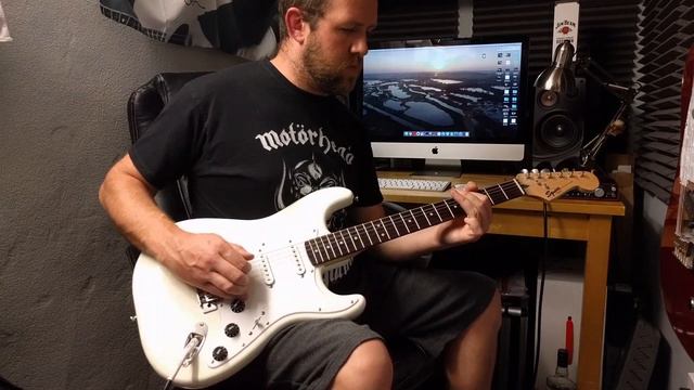 Squier by Fender Bullet Strat Arctic White Review смотреть онлайн