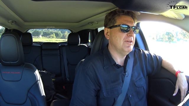 2017 Jeep Renegade vs Cherokee vs Grand Cherokee Trailhawk Off-Road Mashup Review смотреть онлайн