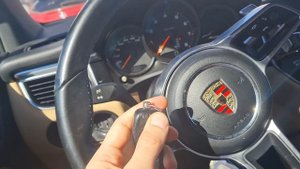 Ключ Порше Макан 2017 сделать дубликат чип ключа зажигания. Porsche Macan программирование
