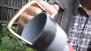 Устройство для сбора вишни на высоте без лестницы.
