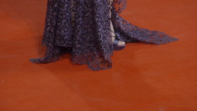 Monica Bellucci on the red carpet of the Venice Film Festival смотреть онлайн