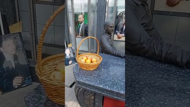 Необычная могила поражает роскошью