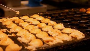 元祖たこ焼き発祥店会津屋のラヂオ焼きとたこ焼きの作り方