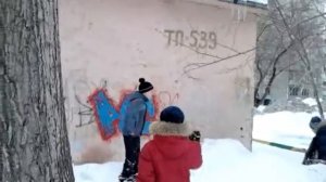 Пацан  прыгает с тп в снег!