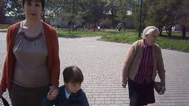 Петя с бабушкой и прабабушкой смотреть онлайн