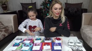 Lina İle Kutudan Ne Çıkarsa Ye Challenge !! Lina Mızıkçılık Yapmaya Çalıştı Annesi İzin Vermedi