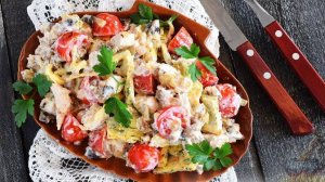 САЛАТ С КУРИЦЕЙ И ЯИЧНЫМИ БЛИНЧИКАМИ