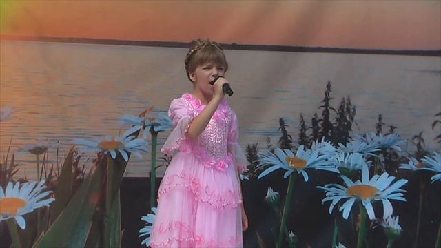 Люба Николаева - Маленькая страна (Наташа Королёва cover) - День города Чухлома 2014 смотреть онлайн