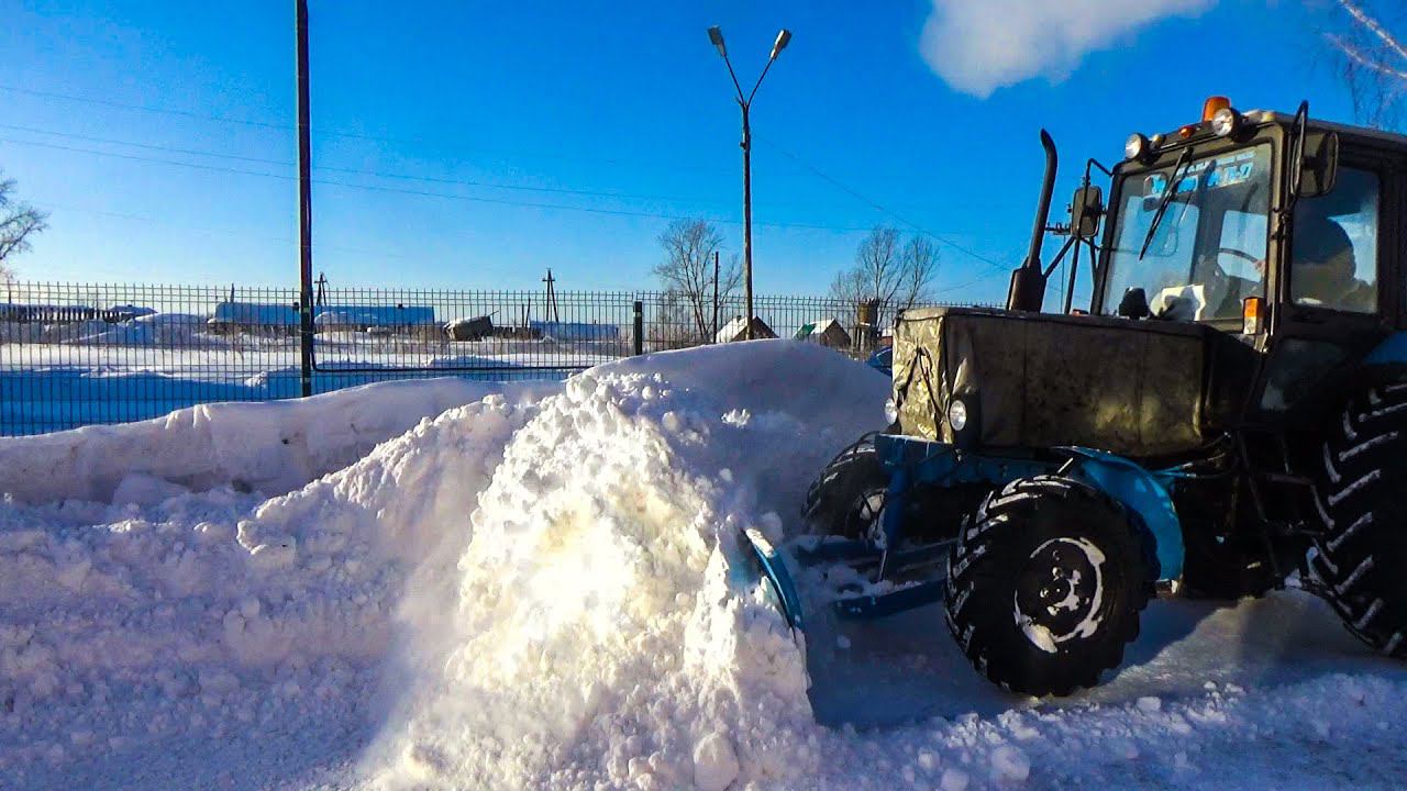 После двух дней метелей наступили морозы. Чистим заметенные дороги и площадки. смотреть онлайн