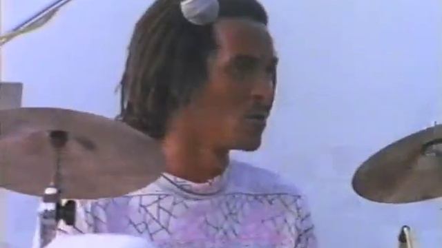 Larry Coryell Oschum Goddess of Love смотреть онлайн