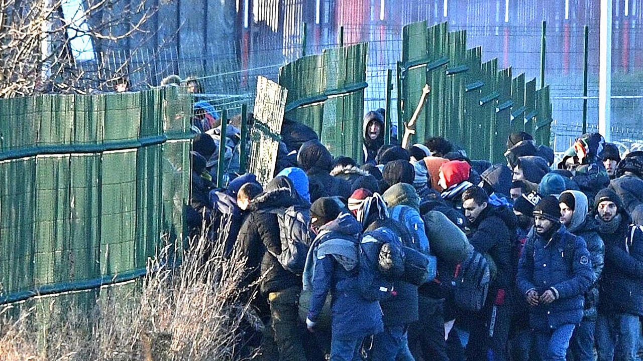 Где прорвали границу. Мигранты Таджикистана. Польша Варшава мигранты.