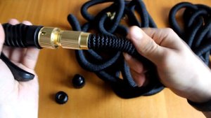 Самоудлиняющийся садовый шланг для полива растягивающийся в 4 раза