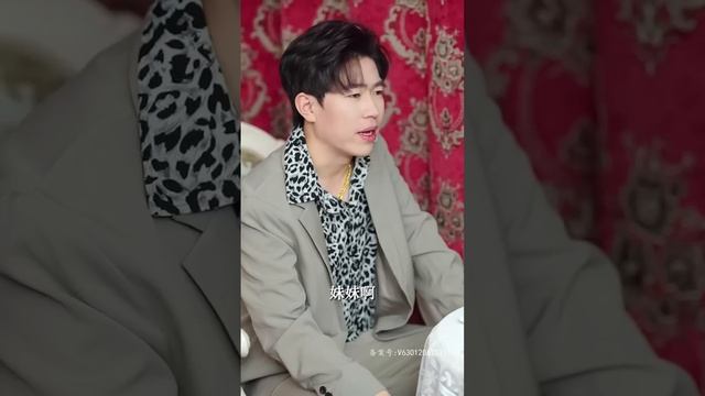 我被哥哥强迫嫁給一個胖傻子，關鍵時刻我偶遇一個服務員讓他充當我老公，怎料下一秒我倆直接民政局閃婚，原來他是躲避聯姻的總裁少爺?全集#甜宠 #短剧 #都市 #霸道总裁#虐恋 #灰姑娘#搞笑#重生 смотреть онлайн