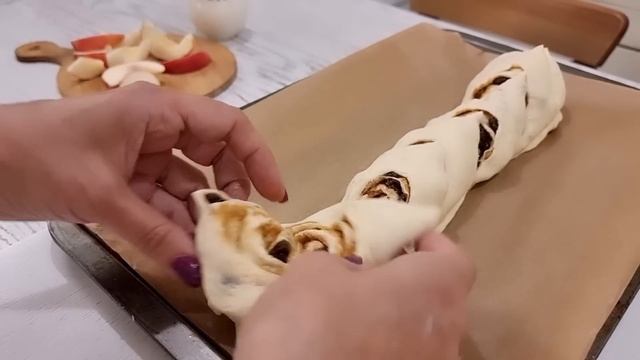 НАРЕЖЬТЕ ТЕСТО НОЖНИЦАМИ | РЕСТОРАННЫЙ ДЕСЕРТ ЗА 10 МИНУТ | РУЛЕТ С ЯБЛОКАМИ ИЗ СЛОЕНОГО ТЕСТА