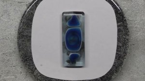 Брелок из эпоксидной смолы - рисунок смолой с двух сторон изделия