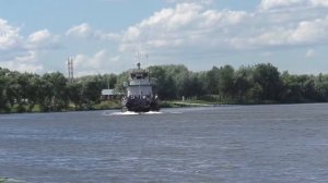 Теплоход Сергей Образцов и буксир РТ-323