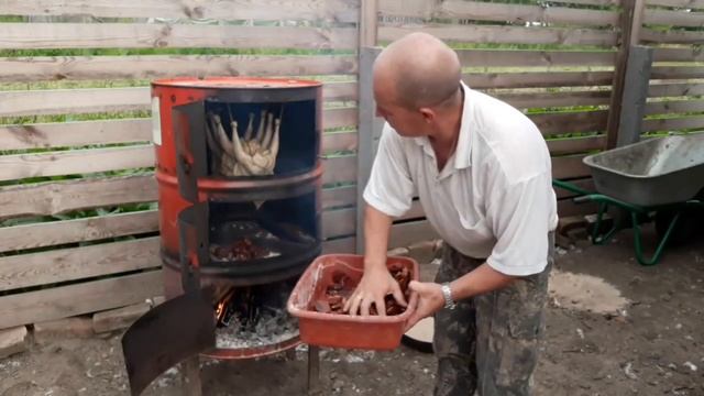 Коптильня из 200л бочки