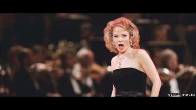 Elina Garanca - I am easily assimilated - Bernstein смотреть онлайн