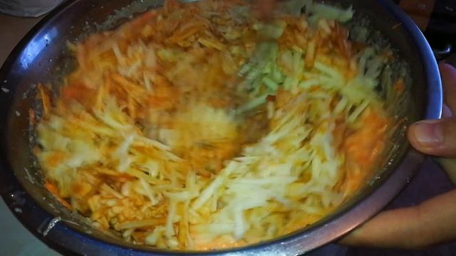 Какой он нежный и сочный.Морковно-яблочный   пирог