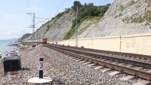 Под поездом