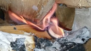 Как зажечь печь, если дрова мокрые?