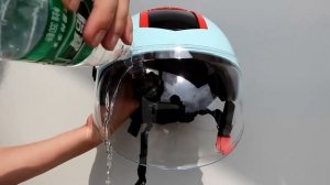 Шлем мотоциклетный с Bluetooth и зарядным устройством.