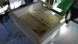 Обработка ульев пропиткой из парафина и масла.