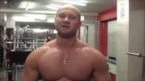 Программа упражнений с гантелями в домашних условиях. Накачать грудные мышцы, бицепс, пресс, дельты.