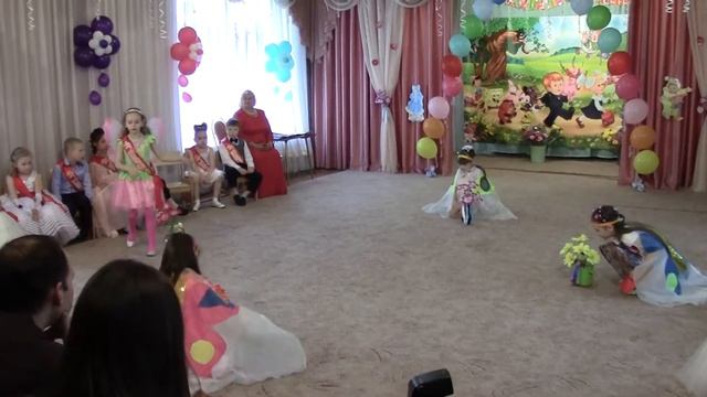 Выпускной в саду 11 группа 18.05.18 Катя. Роль Дюймовочки смотреть онлайн