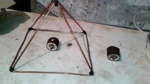 Пирамида из меди в место холодильника  поставил туда фрукт или борщ и он не прокиснет ТЕСТ