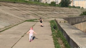 Лебедева Мирослава (4 года) Лебедева Василиса (1,5 года) Тренировка 2018 год. Все так же вместе ?