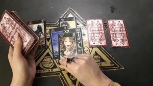 Гадание на Таро. РЕВНУЕТ ЛИ ОН ВАС?