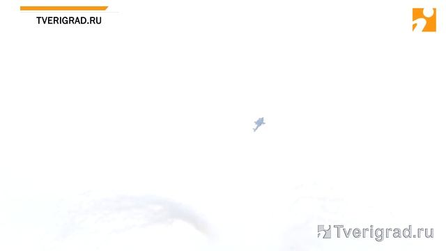 «Беркуты» и «Стрижи» впервые продемонстрировали уникальные фигуры высшего пилотажа над Торжком смотреть онлайн